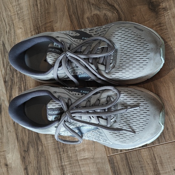 EUC Brooks Adrenaline 21 running shoes - Picture 2 of 9